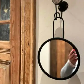 Afneembare spiegel aan haak